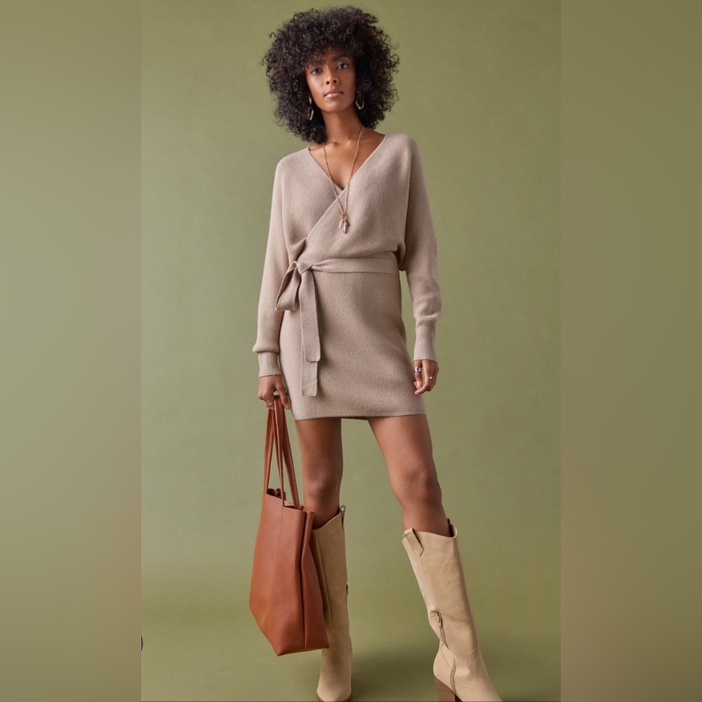 New Francesca’s Loraine Taupe Fall Winter Sweater Dress